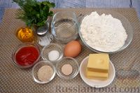 Фото приготовления рецепта: Хлебные палочки с томатным соусом, сыром и зеленью - шаг №1