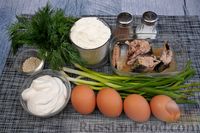 Фото приготовления рецепта: Заливной пирог с яйцом, консервированной рыбой и зеленью - шаг №1