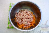 Фото приготовления рецепта: Дрожжевые пирожки с тыквой, курицей и грибами (в духовке) - шаг №14