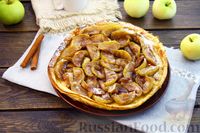 Фото к рецепту: Открытый пирог-блин с карамелизированными яблоками и корицей