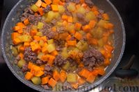 Фото приготовления рецепта: Рагу с фаршем, картошкой, тыквой и фасолью - шаг №11