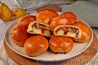 Фото к рецепту: Дрожжевые пирожки с грушами, сыром, орехами и паприкой (в духовке)