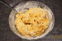 Фото приготовления рецепта: Сырники с тыквой и изюмом - шаг №10