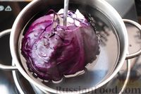 Фото приготовления рецепта: Голубцы из краснокочанной капусты с фаршем и грибами - шаг №2