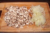 Фото приготовления рецепта: Голубцы из краснокочанной капусты с фаршем и грибами - шаг №4