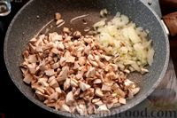 Фото приготовления рецепта: Голубцы из краснокочанной капусты с фаршем и грибами - шаг №6