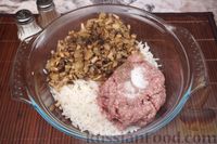 Фото приготовления рецепта: Голубцы из краснокочанной капусты с фаршем и грибами - шаг №7