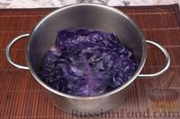 Фото приготовления рецепта: Голубцы из краснокочанной капусты с фаршем и грибами - шаг №10