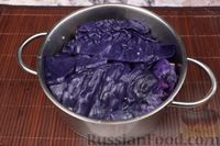 Фото приготовления рецепта: Голубцы из краснокочанной капусты с фаршем и грибами - шаг №11