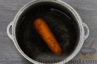 Фото приготовления рецепта: Салат "Ёлочка" с курицей, морковью, яблоком и киви - шаг №4