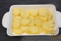Фото приготовления рецепта: Картофель, запечённый в сырно-молочном соусе - шаг №7