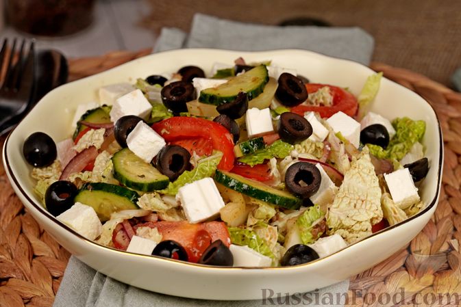 Греческий салат с пекинской капустой и сухариками - пошаговый рецепт с фото