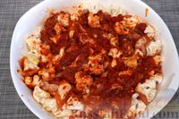 Фото приготовления рецепта: Индейка, запечённая с цветной капустой в томатном соусе - шаг №14