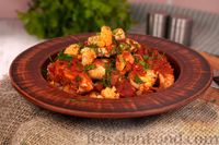 Фото приготовления рецепта: Индейка, запечённая с цветной капустой в томатном соусе - шаг №17