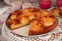 Фото к рецепту: Пирог с яблоками, джемом и песочными шариками