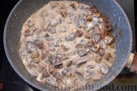 Фото приготовления рецепта: Макароны с куриными сердечками и грибами - шаг №10