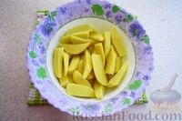 Фото приготовления рецепта: Скумбрия, запечённая с картофелем, в микроволновке - шаг №4