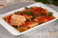 Фото к рецепту: Рыба, запечённая с луком в овощном соусе