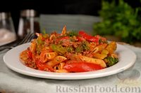 Фото к рецепту: Макароны с фаршем и брокколи в томатном соусе