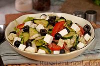 Фото приготовления рецепта: Греческий салат с пекинской капустой - шаг №12