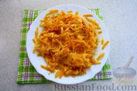 Фото приготовления рецепта: Закусочные бутерброды с морковью, плавленым сыром и яйцами - шаг №11