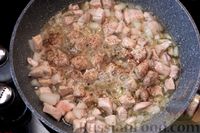 Фото приготовления рецепта: Квашеная капуста, тушенная с курицей и рисом - шаг №6