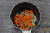 Фото приготовления рецепта: Цветная капуста, тушенная со стручковой фасолью - шаг №3