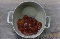 Фото приготовления рецепта: Печень с клюквой и яблоками, в духовке - шаг №2