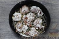 Фото приготовления рецепта: Печень с клюквой и яблоками, в духовке - шаг №4
