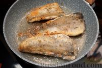 Фото приготовления рецепта: Рыба, запечённая с яблоком и брынзой - шаг №5