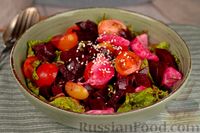 Фото приготовления рецепта: Салат из свёклы с помидорами и моцареллой - шаг №9