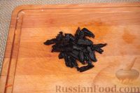 Фото приготовления рецепта: Салат "Сельдь под шубой" с черносливом - шаг №6