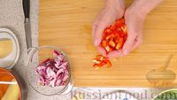 Фото приготовления рецепта: Рагу а-ля индийское карри с картошкой, фасолью, сыром и креветками - шаг №1