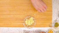 Фото приготовления рецепта: Рагу а-ля индийское карри с картошкой, фасолью, сыром и креветками - шаг №3
