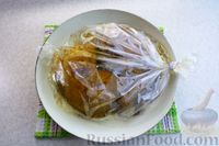 Фото приготовления рецепта: Куриные окорочка, запечённые в медово-соевом соусе, в рукаве - шаг №7