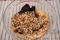 Фото приготовления рецепта: Шоколадные конфеты с печеньем и грецкими орехами - шаг №11