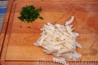 Фото приготовления рецепта: Салат с кальмарами, кукурузой и яйцами - шаг №7