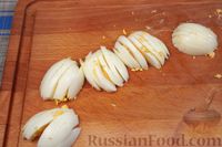 Фото приготовления рецепта: Салат с кальмарами, кукурузой и яйцами - шаг №8