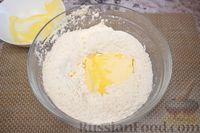 Фото приготовления рецепта: Тёртый пирог с консервированными персиками - шаг №3
