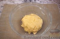 Фото приготовления рецепта: Тёртый пирог с консервированными персиками - шаг №8