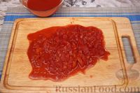 Фото приготовления рецепта: Рагу с курицей, грибами и бататом в томатном соусе - шаг №7