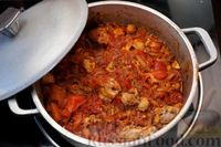 Фото приготовления рецепта: Рагу с курицей, грибами и бататом в томатном соусе - шаг №12
