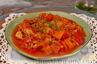 Фото приготовления рецепта: Рагу с курицей, грибами и бататом в томатном соусе - шаг №13