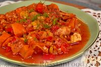 Фото приготовления рецепта: Рагу с курицей, грибами и бататом в томатном соусе - шаг №14
