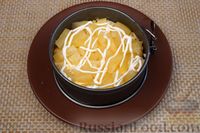 Фото приготовления рецепта: Салат с крабовыми палочками, ананасом, сыром и кукурузой - шаг №6