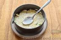 Фото приготовления рецепта: Слоёный салат со шпротами, картофелем, кукурузой и сыром - шаг №9