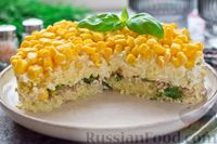 Фото приготовления рецепта: Слоёный салат со шпротами, картофелем, кукурузой и сыром - шаг №15