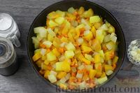 Фото приготовления рецепта: Овощное рагу с картошкой, тыквой и репой - шаг №8