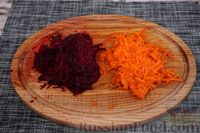 Фото приготовления рецепта: Слоёный салат со свёклой, морковью и плавленым сыром - шаг №4