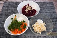 Фото приготовления рецепта: Слоёный салат со свёклой, морковью и плавленым сыром - шаг №7